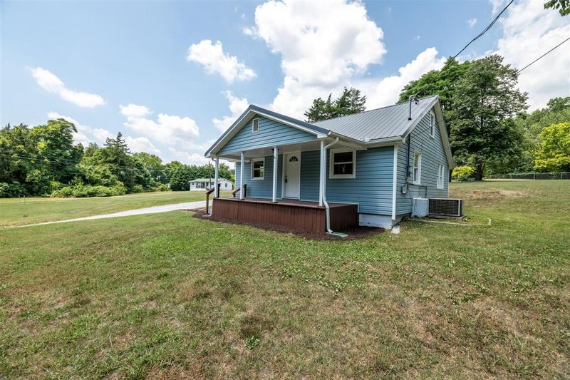 8621 Trout Rd, Mascot, TN 37806