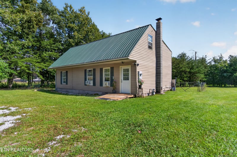 8622 Vandever Rd, Crossville, TN 38572
