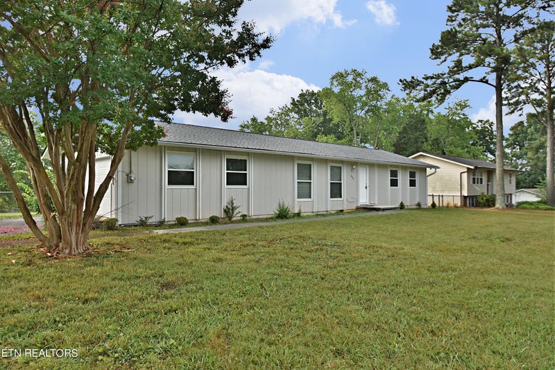 8636 NW Fox Lonas Rd, Knoxville, TN 37923