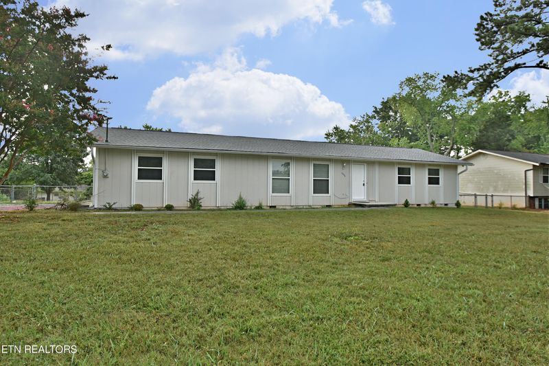8636 NW Fox Lonas Rd, Knoxville, TN 37923