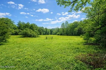 864 E Bullrun Valley Dr, Heiskell, TN 37754