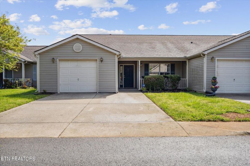 8649 Sunpoint Rd, Knoxville, TN 37923