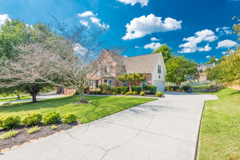 865 Galloping Ln, Powell, TN 37849