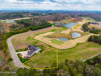 865 Navigator Dr, Lenoir City, TN 37772