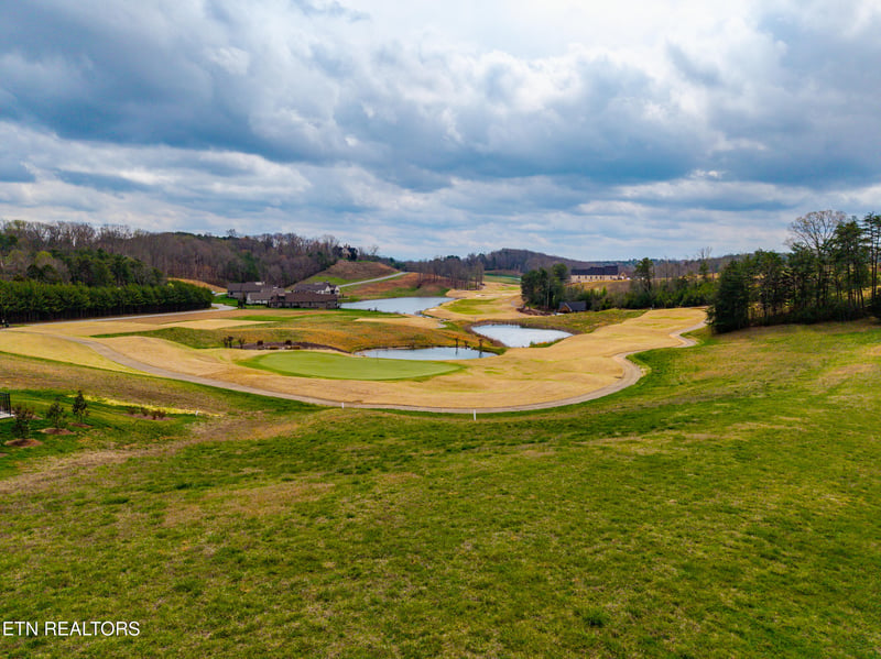 865 Navigator Dr, Lenoir City, TN 37772