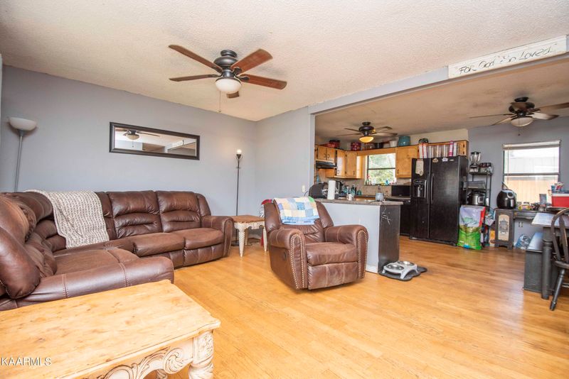 8657 Old Midway Rd, Lenoir City, TN 37772