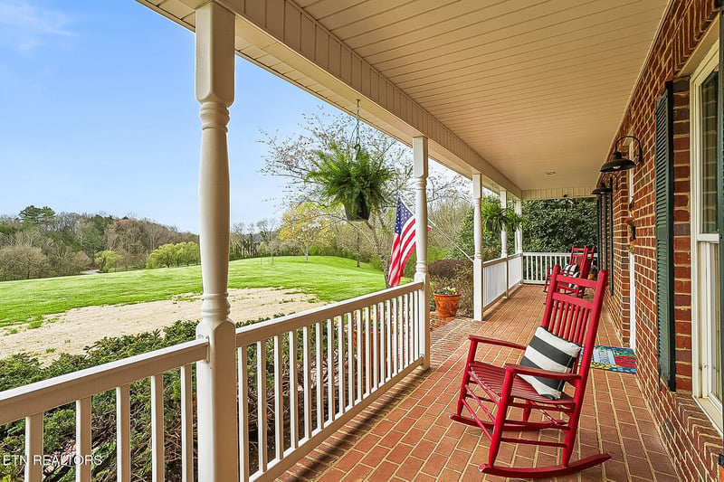 8660 Shackleford Ln, Strawberry Plains, TN 37871
