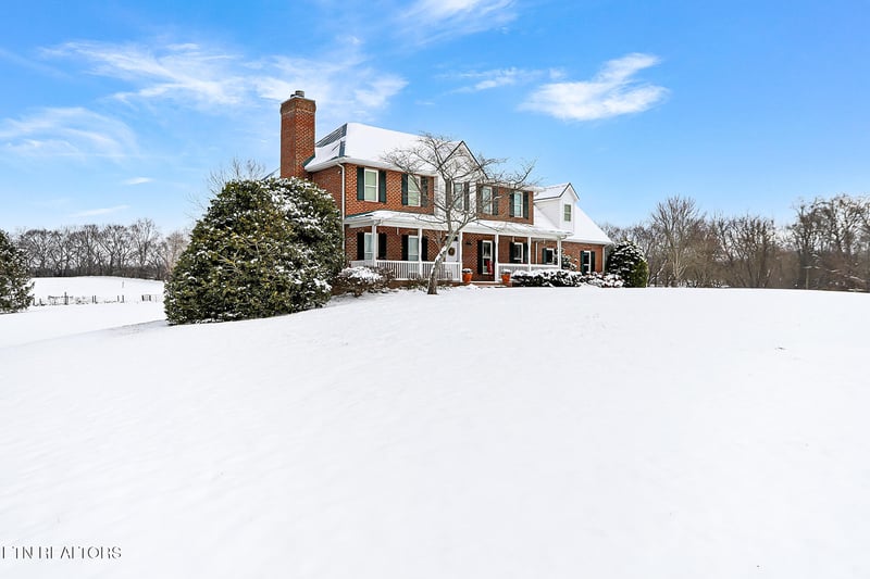 8660 Shackleford Ln, Strawberry Plains, TN 37871
