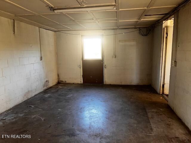 867 Pleasant Ridge Rd, Lafollette, TN 37766