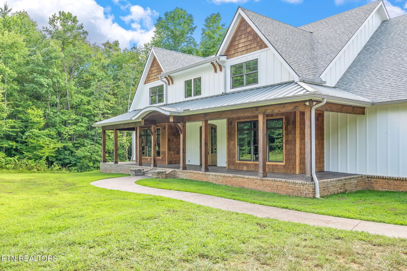 8675 Emerson Way, Powell, TN 37849