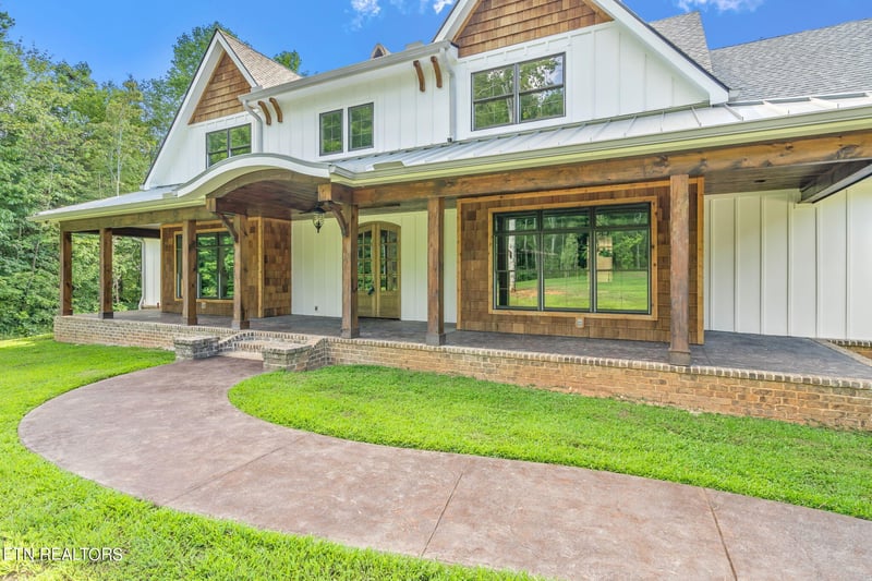 8675 Emerson Way, Powell, TN 37849