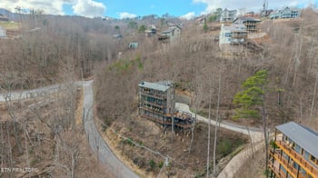 868 Cliff Branch Rd, Gatlinburg, TN 37738