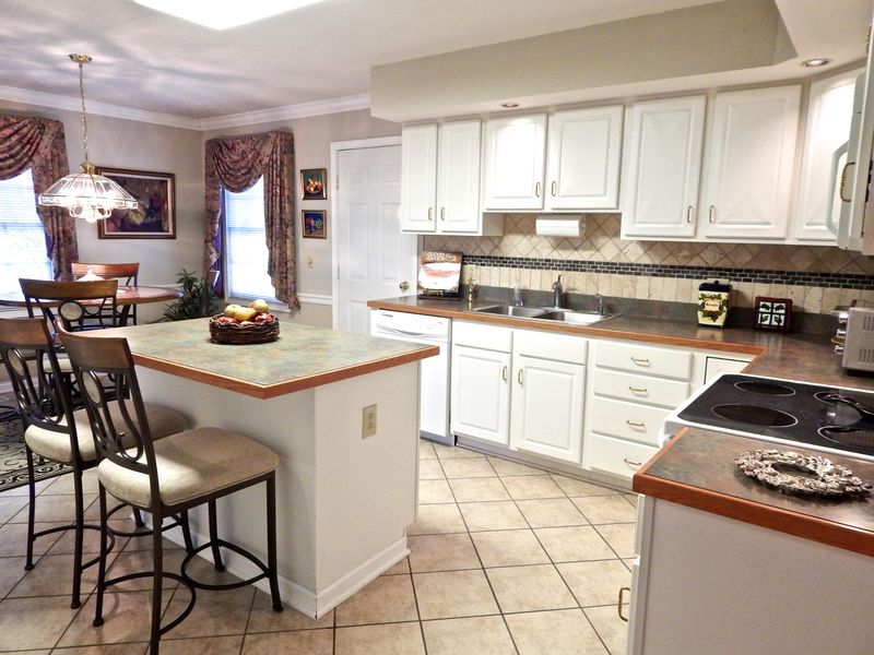 868 Galloping Ln, Powell, TN 37849