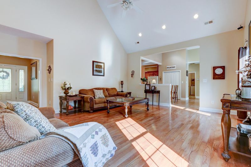 8680 Emerson Way, Powell, TN 37849