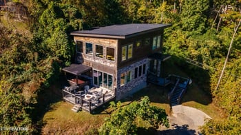 869 Chestnut Dr, Gatlinburg, TN 37738