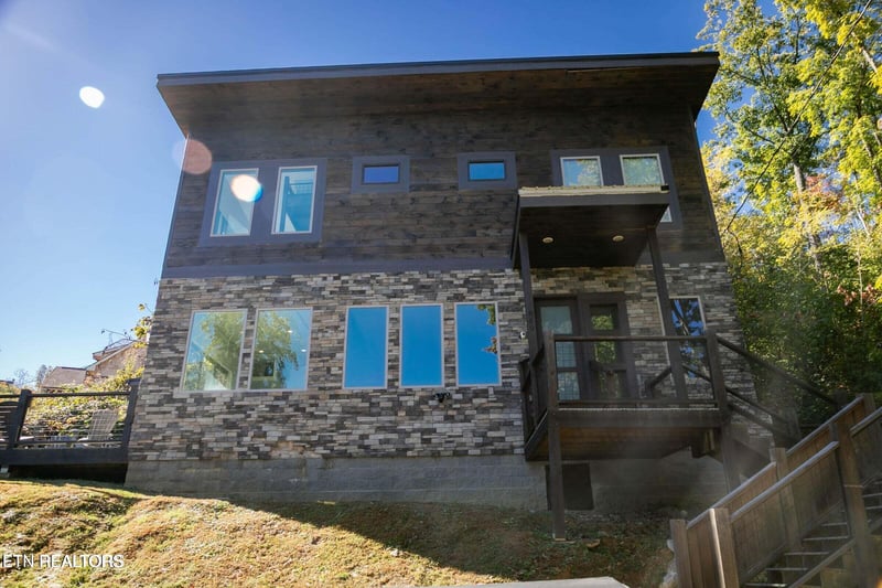 869 Chestnut Dr, Gatlinburg, TN 37738