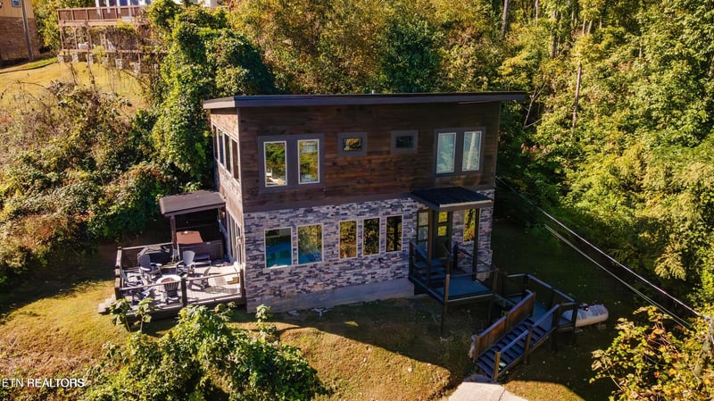 869 Chestnut Dr, Gatlinburg, TN 37738