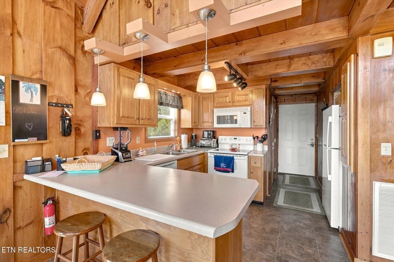869 Flat Hollow Marina Rd, Speedwell, TN 37870
