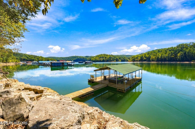 869 Flat Hollow Marina Rd, Speedwell, TN 37870
