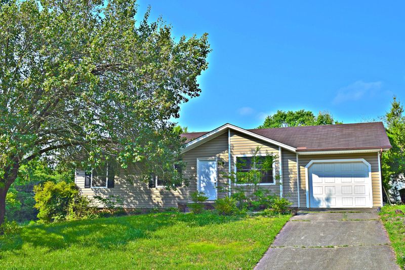 87 Tempura Dr, Oak Ridge, TN 37830