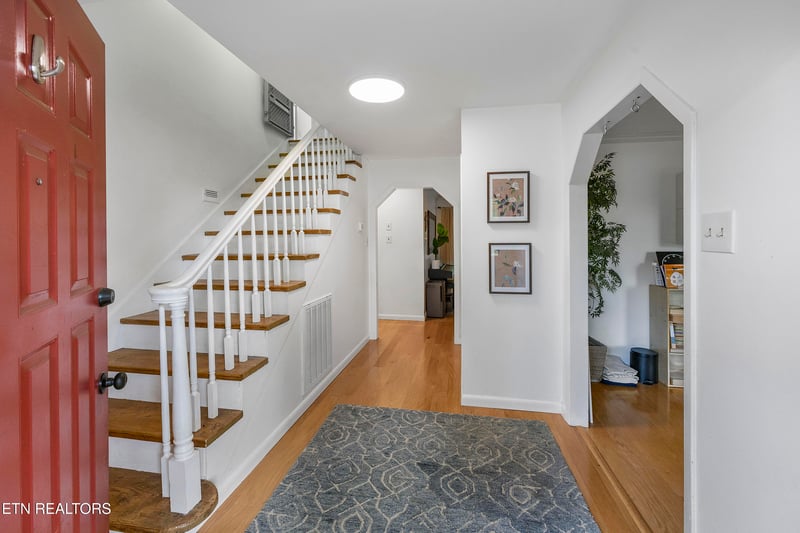 8702 Terri Cir, Knoxville, TN 37923