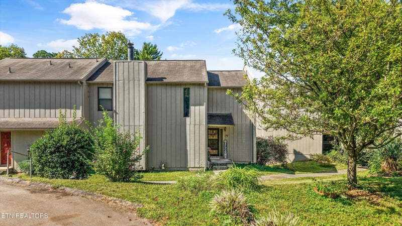 8703 Olde Colony Tr, Knoxville, TN 37923