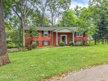 8705 Longmeade Dr, Knoxville, TN 37923