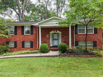 8705 Longmeade Dr, Knoxville, TN 37923