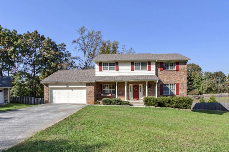8705 Villa Crest Cir, Knoxville, TN 37923