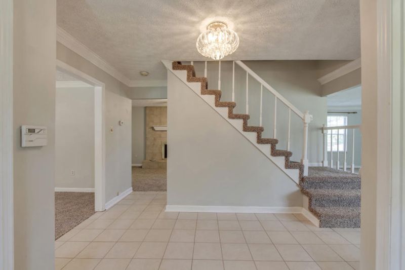 8705 Villa Crest Cir, Knoxville, TN 37923