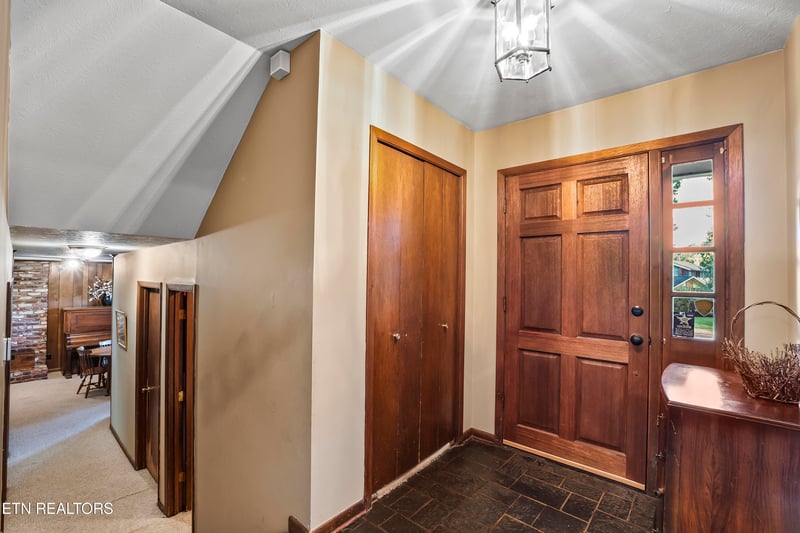 8705 Wimbledon Dr, Knoxville, TN 37923