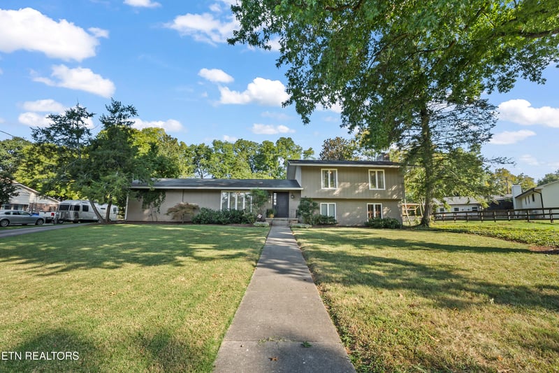 8705 Wimbledon Dr, Knoxville, TN 37923