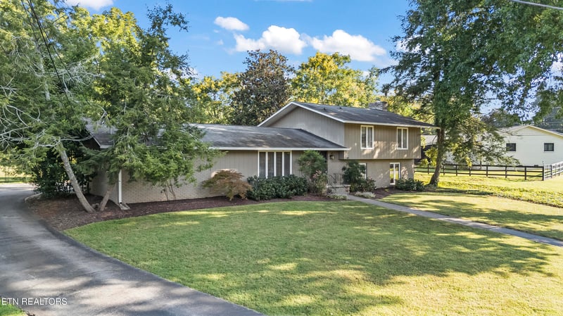 8705 Wimbledon Dr, Knoxville, TN 37923