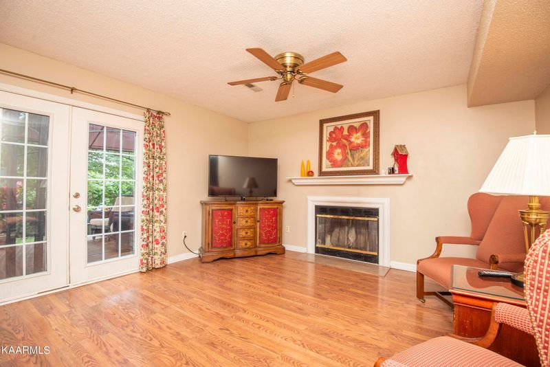 8708 Mill Run Dr, Knoxville, TN 37922