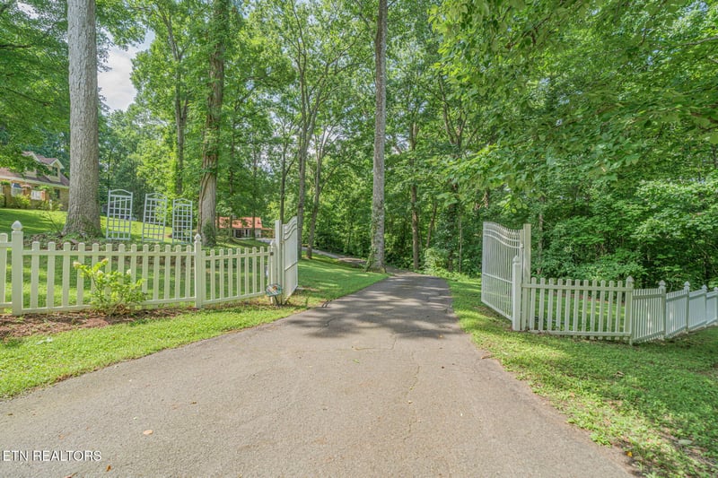 8708 Pedigo Ridge Way, Powell, TN 37849