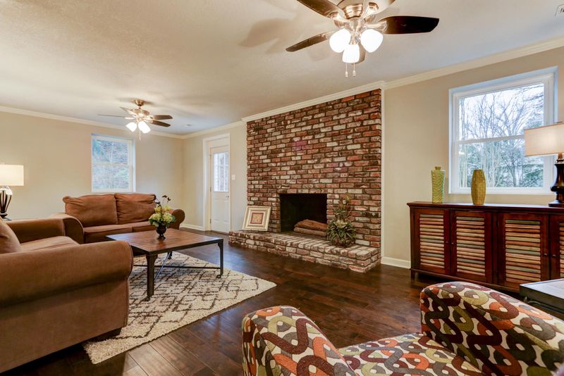8709 Aragon Ln, Knoxville, TN 37923