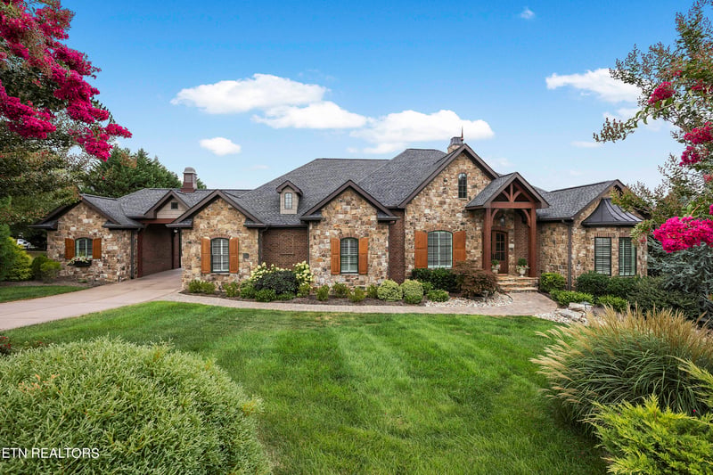 8711 Inlet Dr, Knoxville, TN 37922