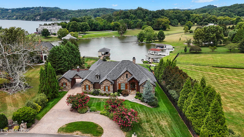 8711 Inlet Dr, Knoxville, TN 37922