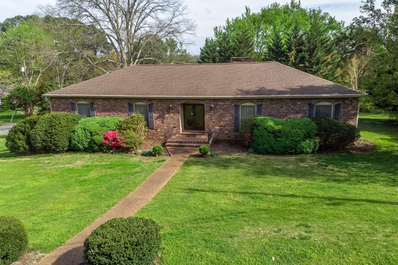 8712 Grospoint Dr, Knoxville, TN 37923