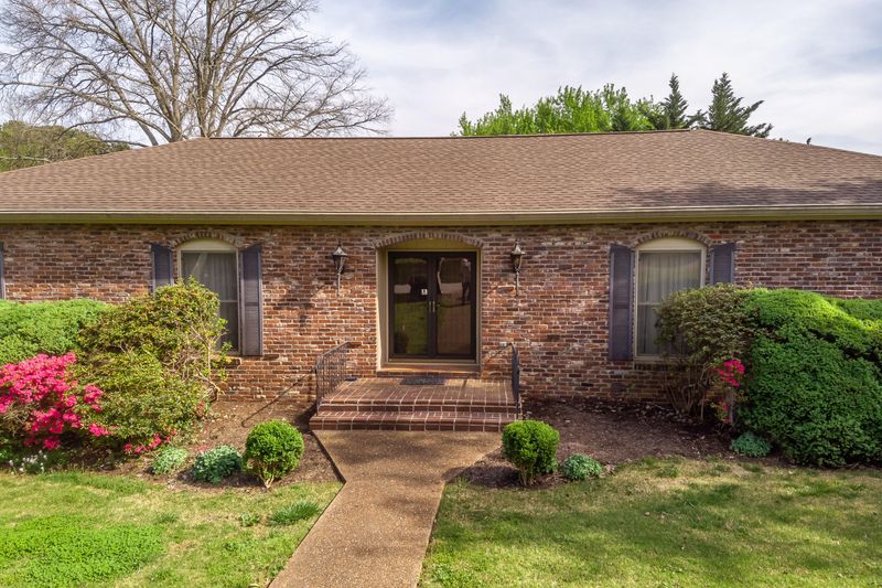 8712 Grospoint Dr, Knoxville, TN 37923