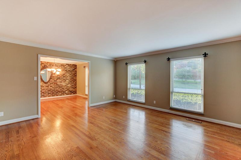 8716 Rushmore Dr, Knoxville, TN 37923