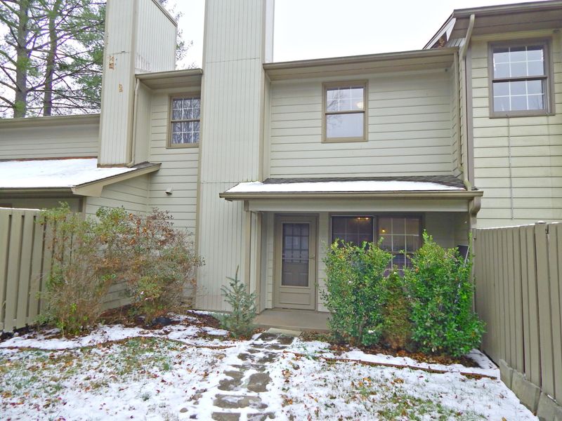 8725 Wimbledon Dr, Knoxville, TN 37923