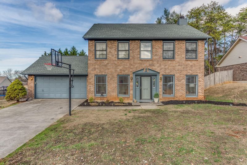 8729 Shoreham Blvd, Knoxville, TN 37922