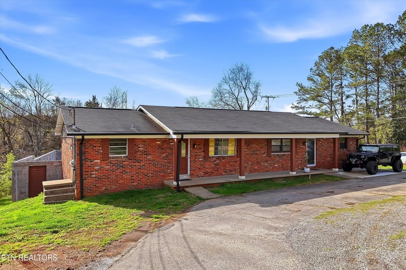 8732 Gleason Dr, Knoxville, TN 37923