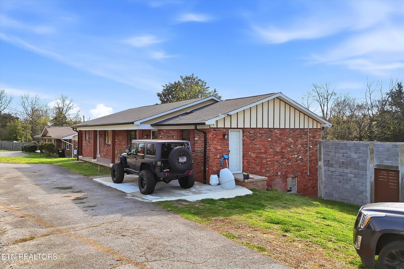 8732 Gleason Dr, Knoxville, TN 37923