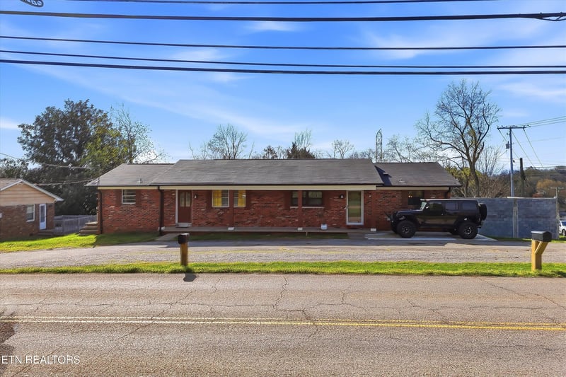 8732 Gleason Dr, Knoxville, TN 37923