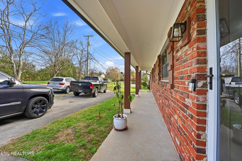 8732 Gleason Dr, Knoxville, TN 37923