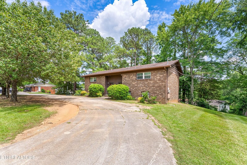 8736 Gleason Dr, Knoxville, TN 37923
