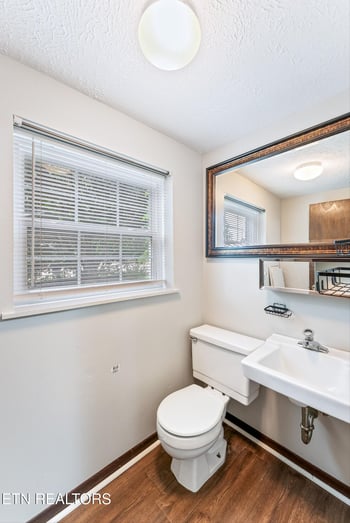 8736 Gleason Dr, Knoxville, TN 37923