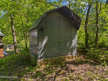 874 Layman Dr, Dandridge, TN 37725